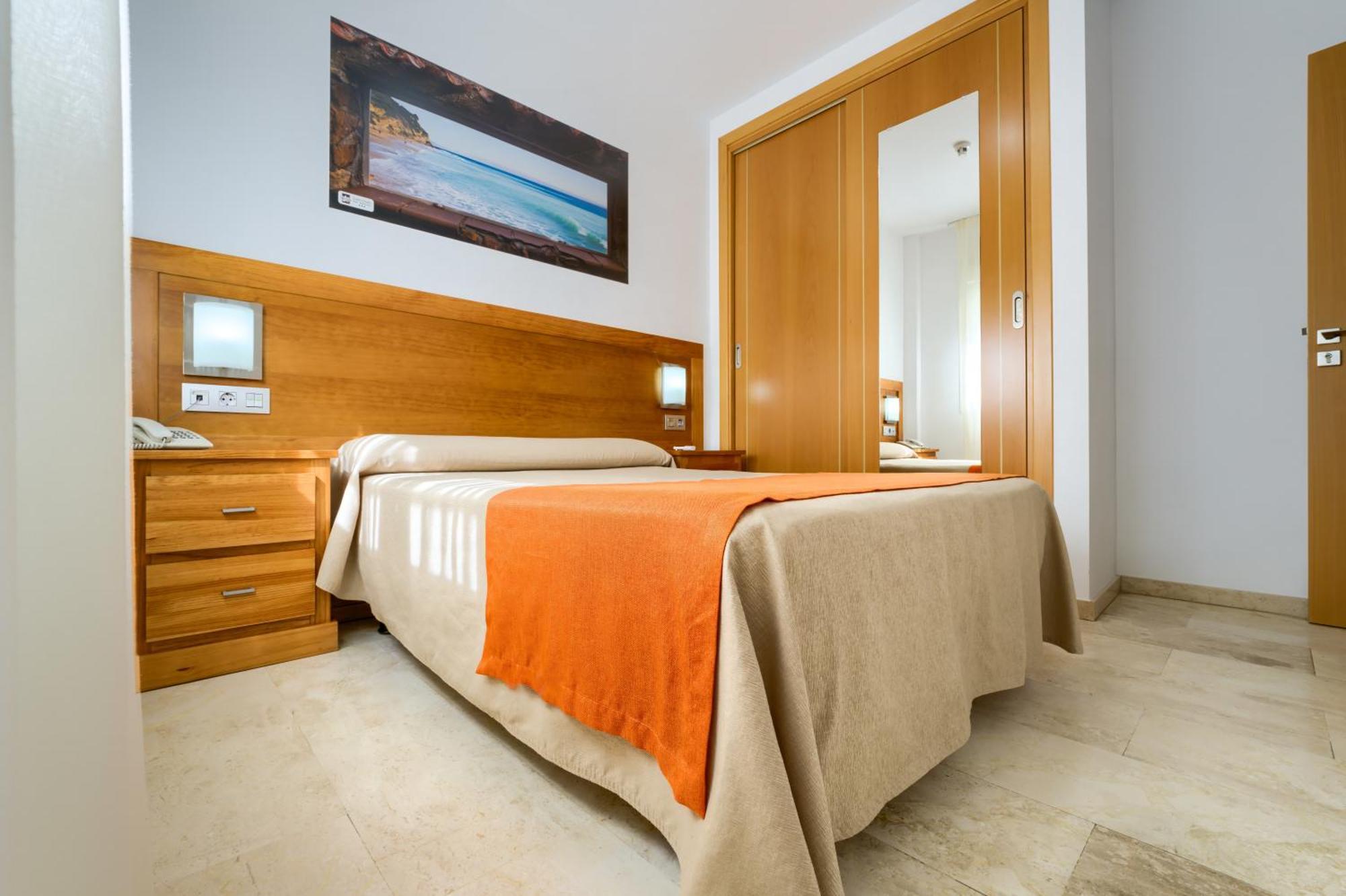 קוניל דה לה פרונטרה Hotel Apartamentos Loto Conil מראה חיצוני תמונה